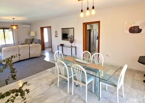 Dining - Beautiful villa with private pool and garden (Mijas)