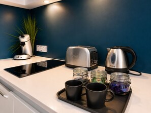 Fridge, microwave, oven, stovetop - Suite Grand Luxe Suréquipée / Plage / Centre Ville (Le Havre)