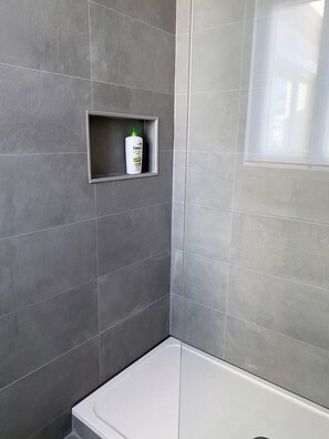 Shower, hair dryer, towels, soap - Suite Grand Luxe Suréquipée / Plage / Centre Ville (Le Havre)