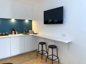 Fridge, microwave, oven, stovetop - Suite Grand Luxe Suréquipée / Plage / Centre Ville (Le Havre)