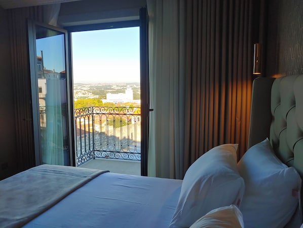 Double Room, Balcony | Minibar, desk, bed sheets - OCA Oriental Porto (Porto)
