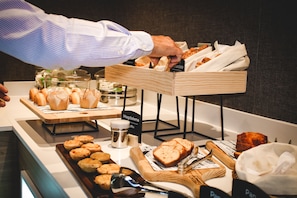 Café da manhã com buffet todos os dias mediante uma taxa