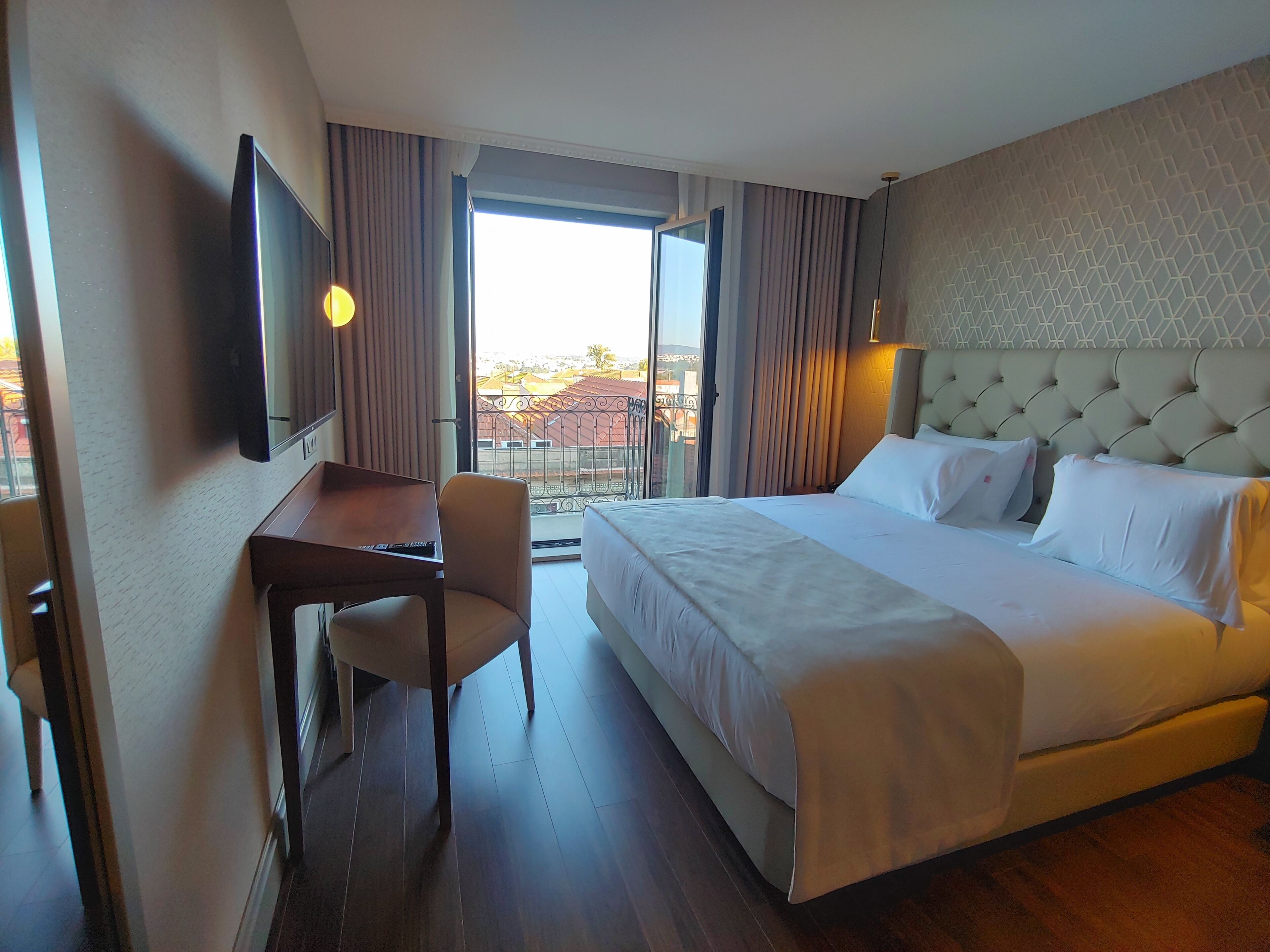 double room, balcony | minibar, desk, bed sheets