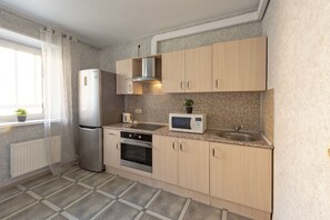 Basic Condo | Private kitchen | Fridge, microwave, oven, stovetop