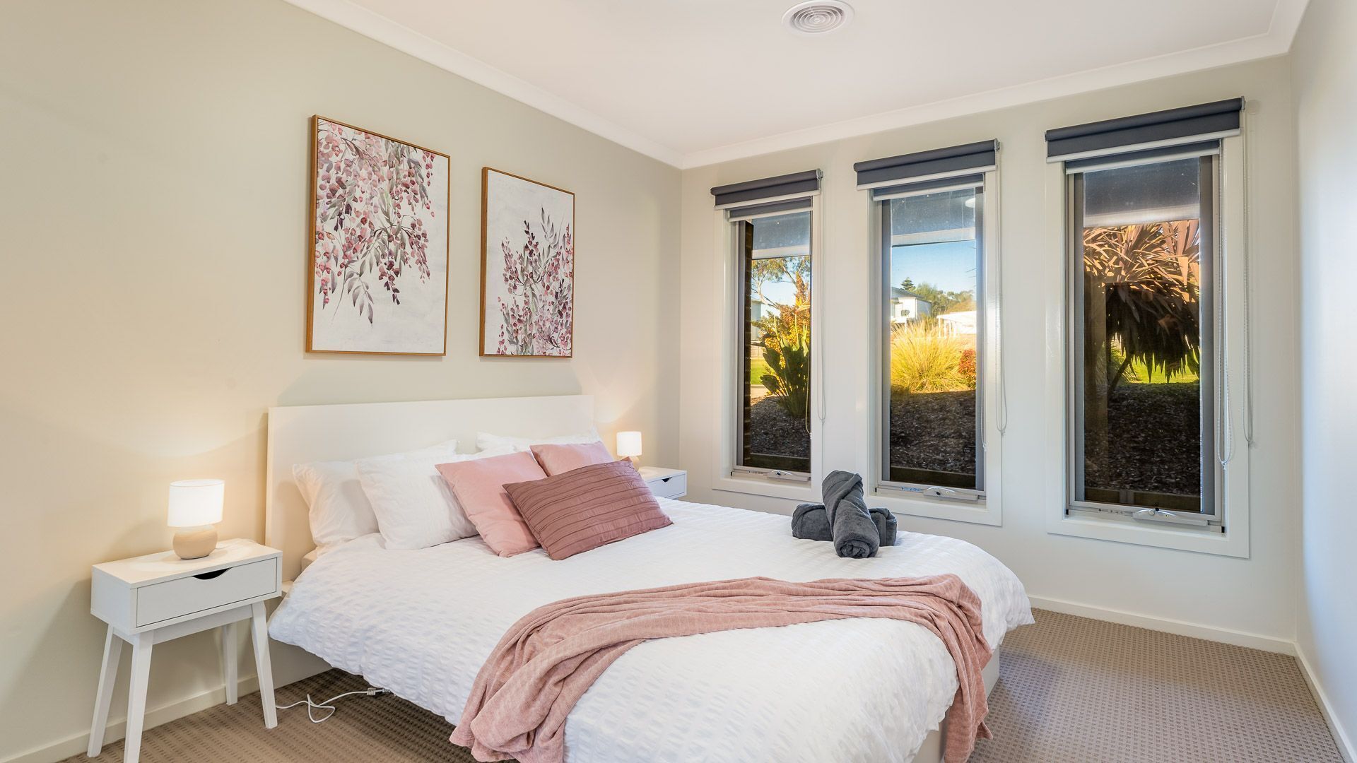 4 bedrooms, iron/ironing board, travel cot, Internet