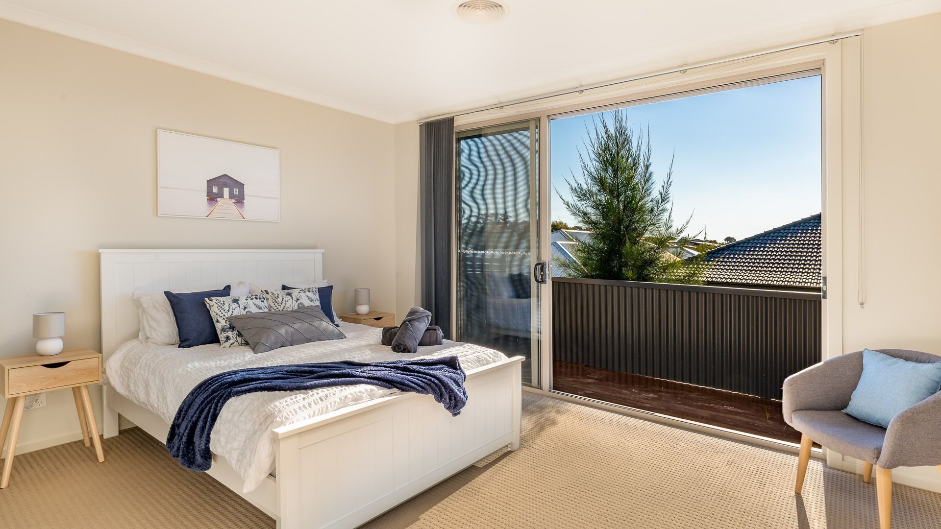 4 habitaciones, tabla de planchar con plancha y cuna de viaje 