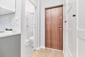 Shower, hair dryer, towels - Functional Studio in the Center | 12 minutes to Market Square (Wroclaw)