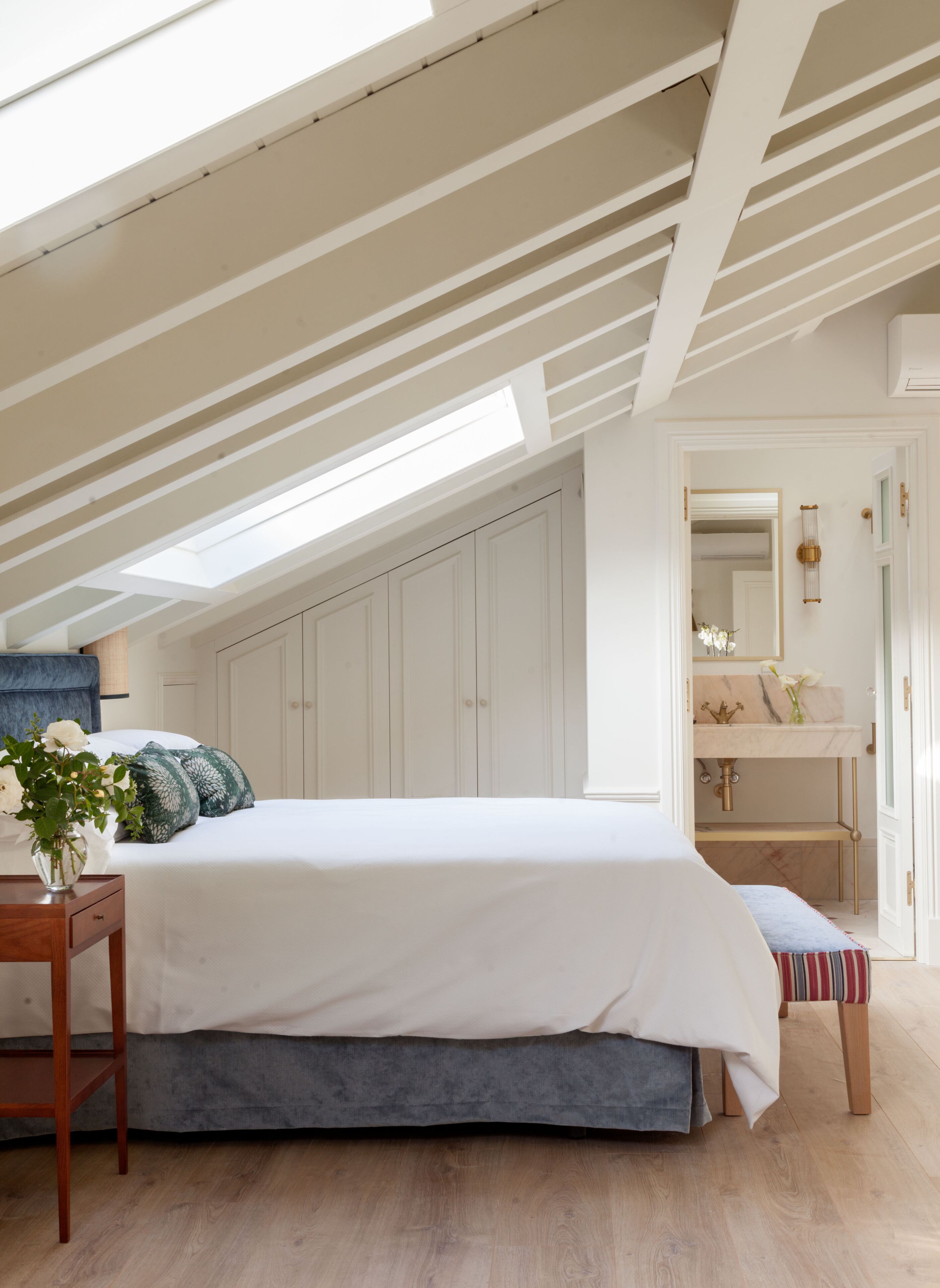 standard studio | bathroom | hair dryer, towels