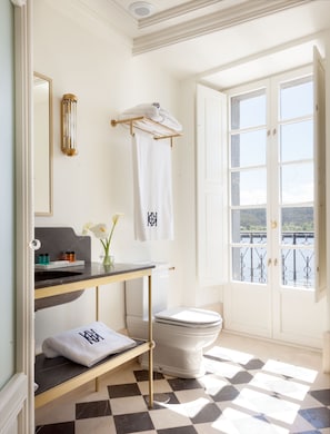 Junior Room, River View | Bathroom | Hair dryer, towels