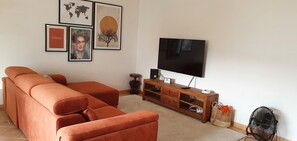 Smart-tv en een computerscherm