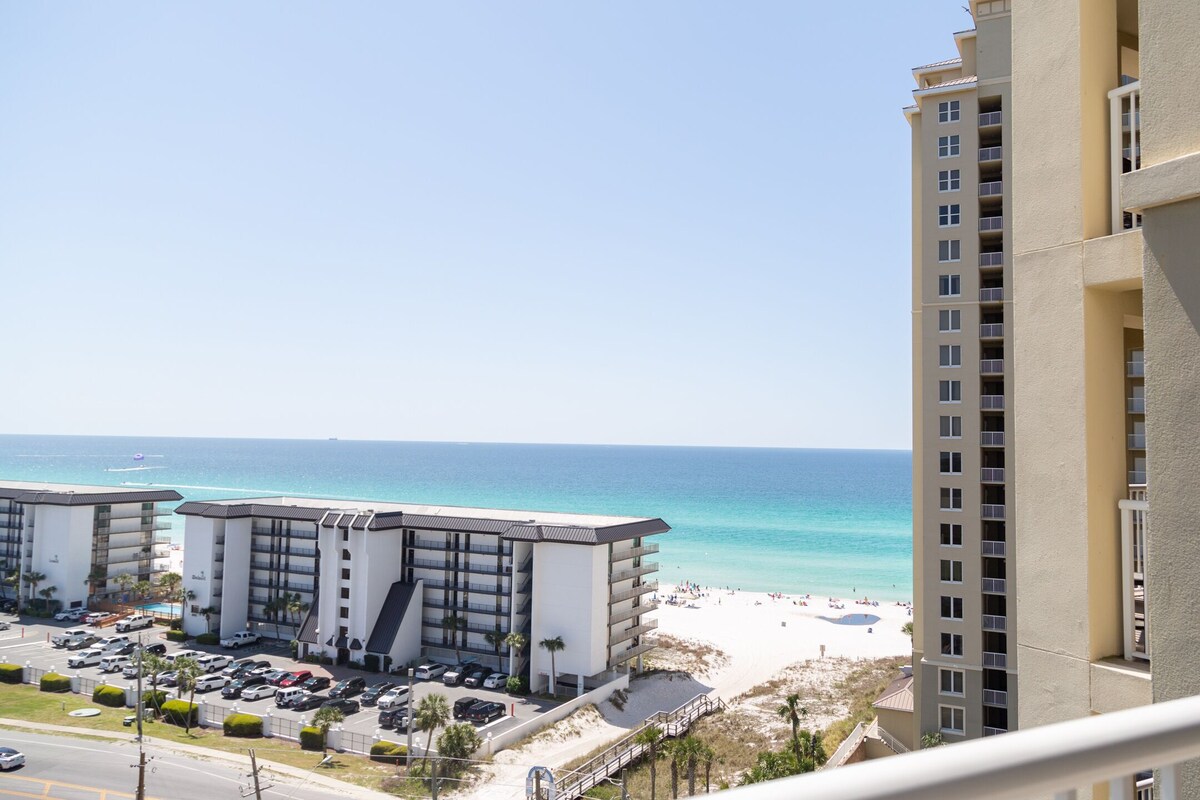 Spacious 3Bed/3Bath Sandy Feet Retreat Condo w/ Oceanviews - New Listing!