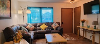 THE GARDEN HOUSE A FEW BLOCKS FROM THE WORLD'S LARGEST & FAIRVIEW PARK