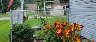 THE GARDEN HOUSE A FEW BLOCKS FROM THE WORLD'S LARGEST & FAIRVIEW PARK