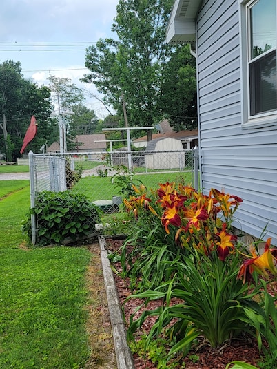 THE GARDEN HOUSE A FEW BLOCKS FROM THE WORLD'S LARGEST & FAIRVIEW PARK