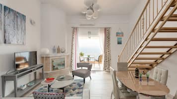 Apartment | Living room | 30-inch TV with digital channels, fireplace