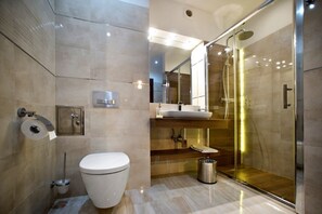 Standard Apartment | Bathroom shower
