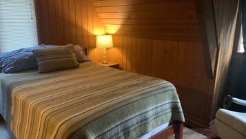 4 bedrooms, desk, iron/ironing board, free WiFi