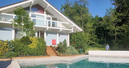 Villa contemporaine avec piscine, spa et sauna au cœur d'une nature sauvage