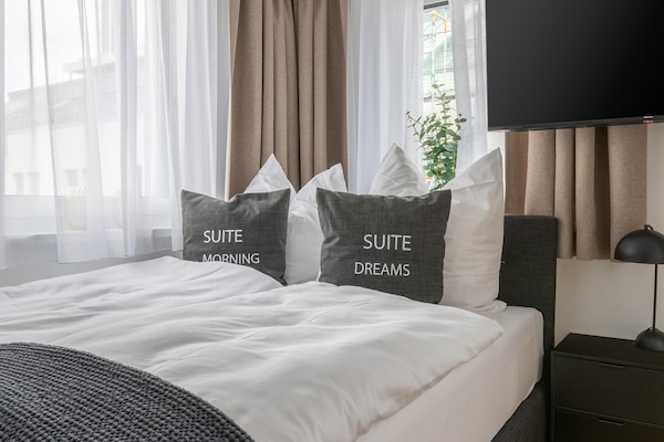 Single Suite M with balcony | Free WiFi, bed sheets