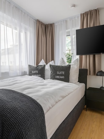 Single Suite M with balcony | Free WiFi, bed sheets
