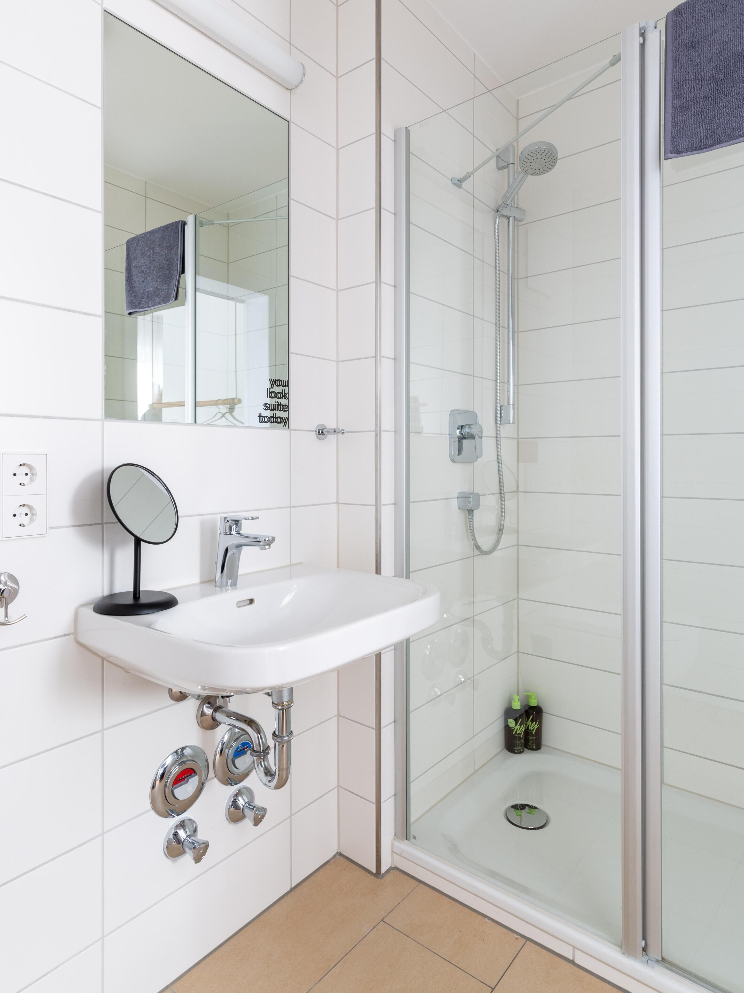 Apartment, 1 Doppelbett (Passau Bahnhofstr | Single Suite M + ) | Badezimmerausstattung