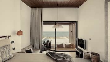 Signature Suite, Private Pool, Sea Front, Outdoor Whirlpool Bath | Strand-/Meerblick