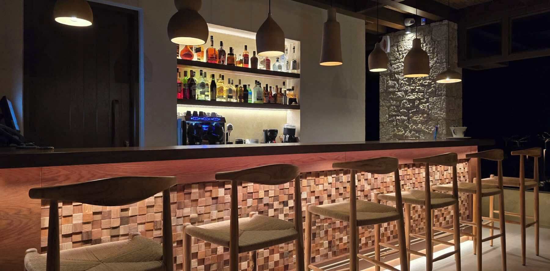 Bar (trong khuôn viên)