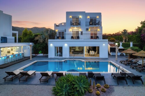 Diamond Villa in Gennadi
