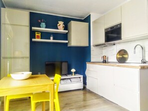 Fridge, microwave, coffee/tea maker, toaster