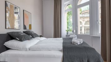 One-Bedroom Suite M with balcony | Desk, laptop workspace, free WiFi, bed sheets