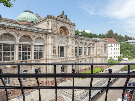 One-Bedroom Suite M with balcony | Balcony view