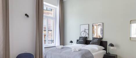 Suite, 1 soverom (XL) | Skrivebord, skrivebord for bærbar PC, wi-fi (inkludert) og sengetøy