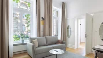 Ein-Schlafzimmer-Suite XL mit Schlafsofa | Wohnbereich | Fernseher