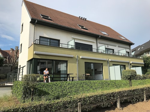 Appartement 3 Slaapkamers met Groot Zonnig Terras + Garage Box - Nabij Strand