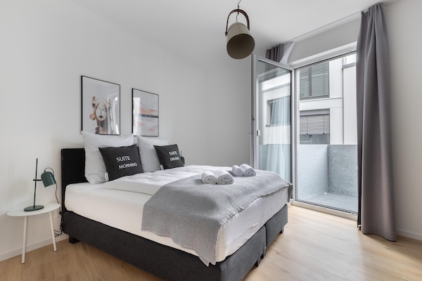 One-Bedroom Suite with balcony | Free WiFi, bed sheets