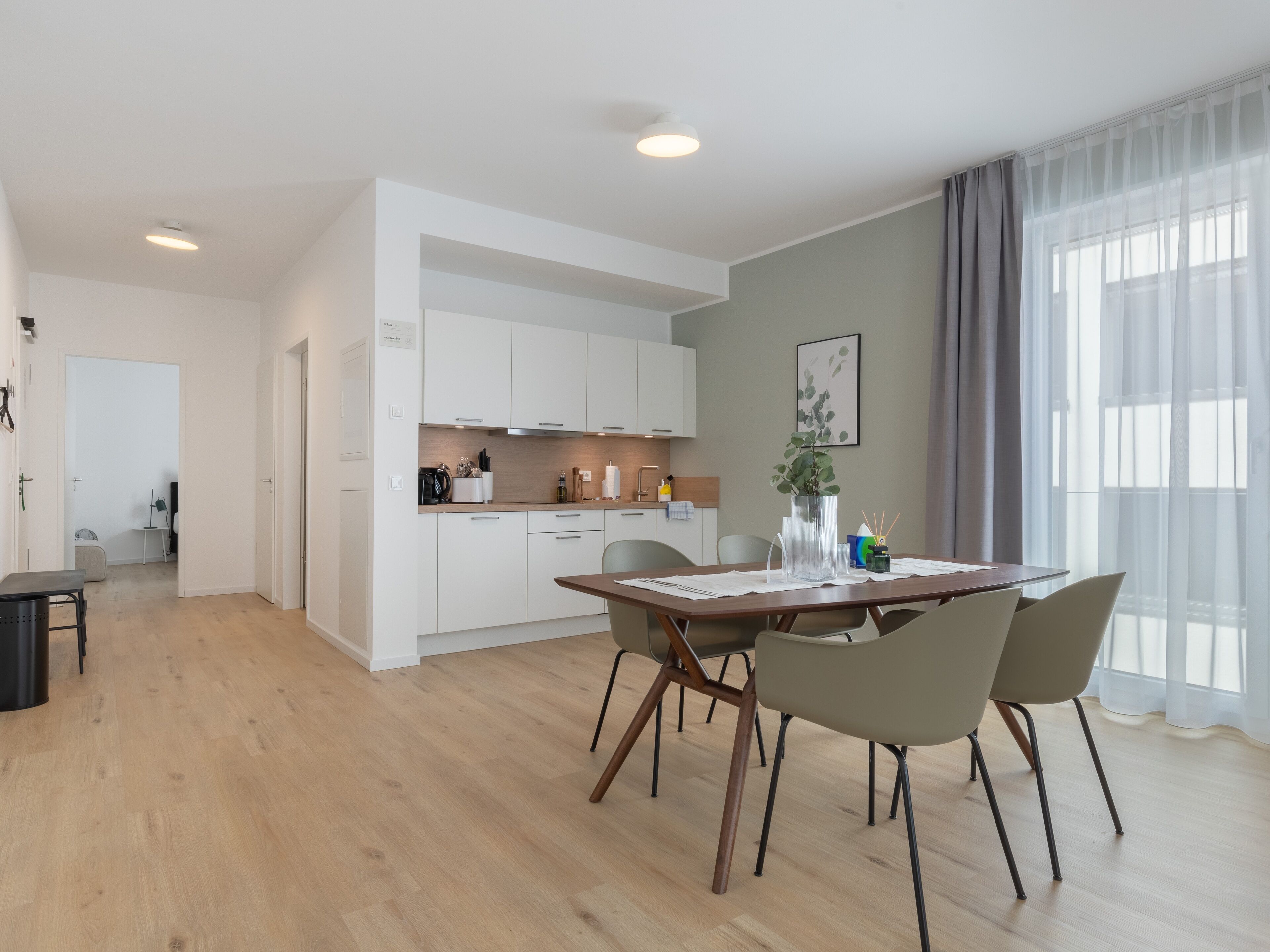 One-Bedroom Suite with balcony | Eigene Küche | Wasserkocher