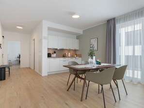 One-Bedroom Suite with balcony | Private kitchen | Electric kettle - Limehome Gütersloh Eickhoffstraße (Guetersloh)
