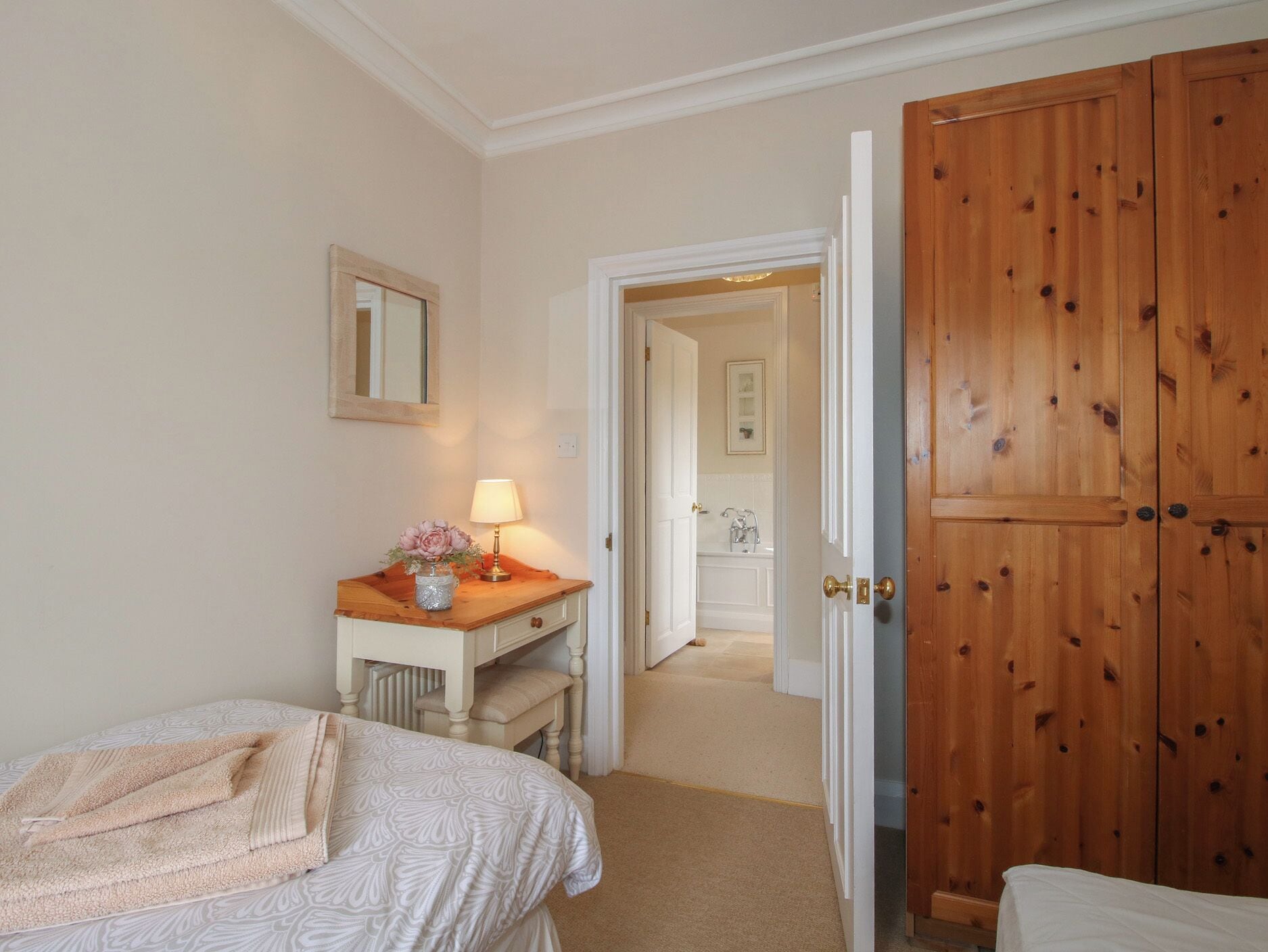Cottage | 2 bedrooms, free WiFi, individually decorated, individually furnished