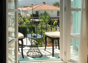 Consensus Balcony | Frigobar, cofres nos quartos, individualmente decorados