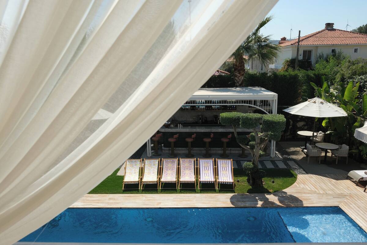 Meandros Superior Balcony No 10 (Havuz Manzarali) | Minibar, in-room safe, WiFi (free), individually decorated