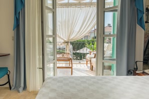 Smyrna Balcony No 11 (Havuz Manzarali) | Minibar, in-room safe, individually decorated, free WiFi - Monreve Alaçatı (Cesme)