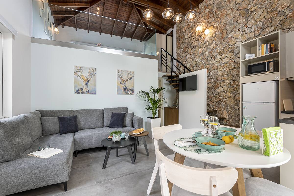 Design Loft | Ruang tamu | 32 inci sebuah televisyen pintar dengan satelit, TV