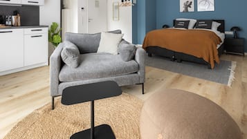 Superior Suite with Balcony | Área de estar | TV