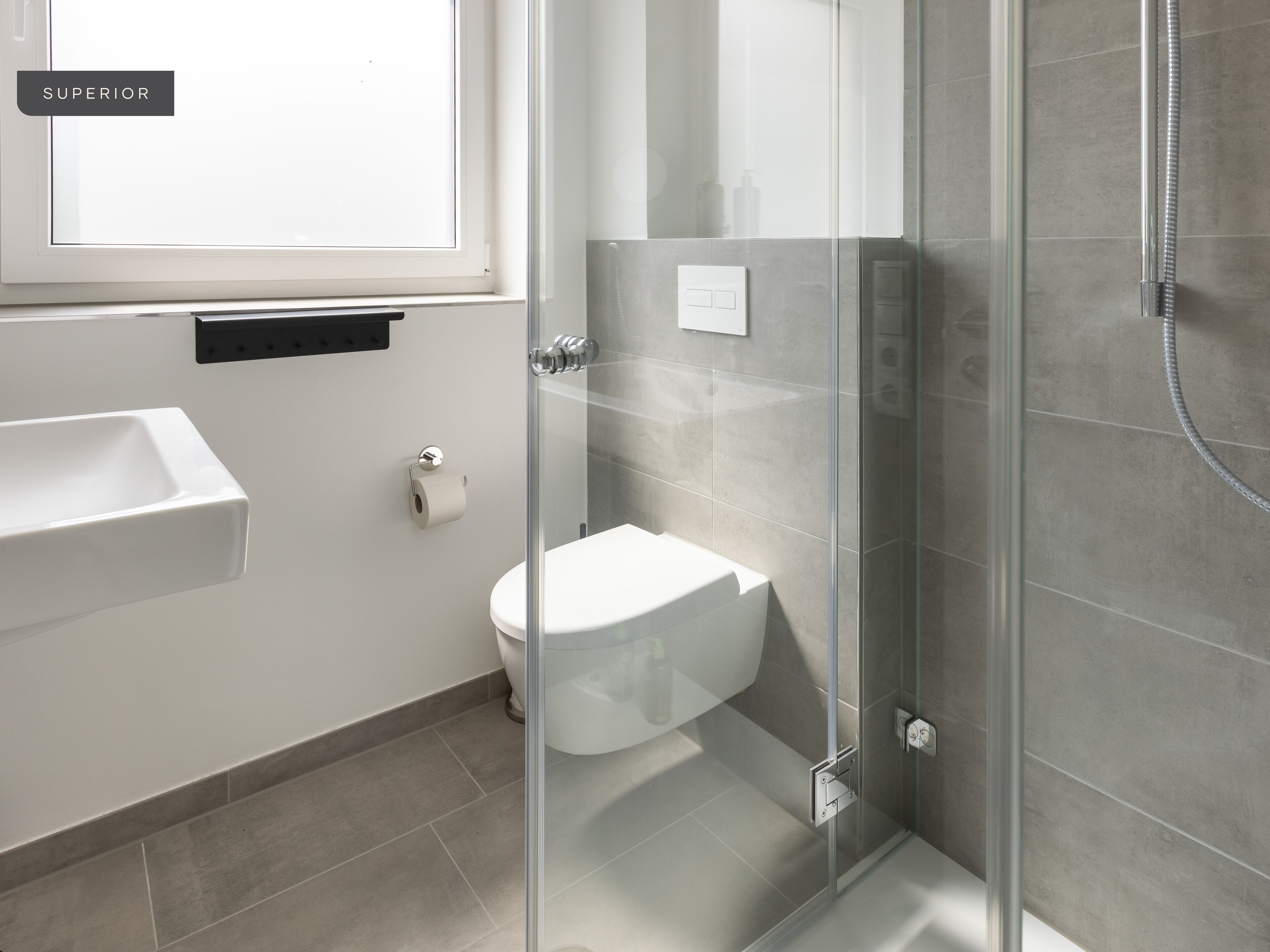Superior Suite with Balcony | Bathroom | Shower, eco-friendly toiletries, towels