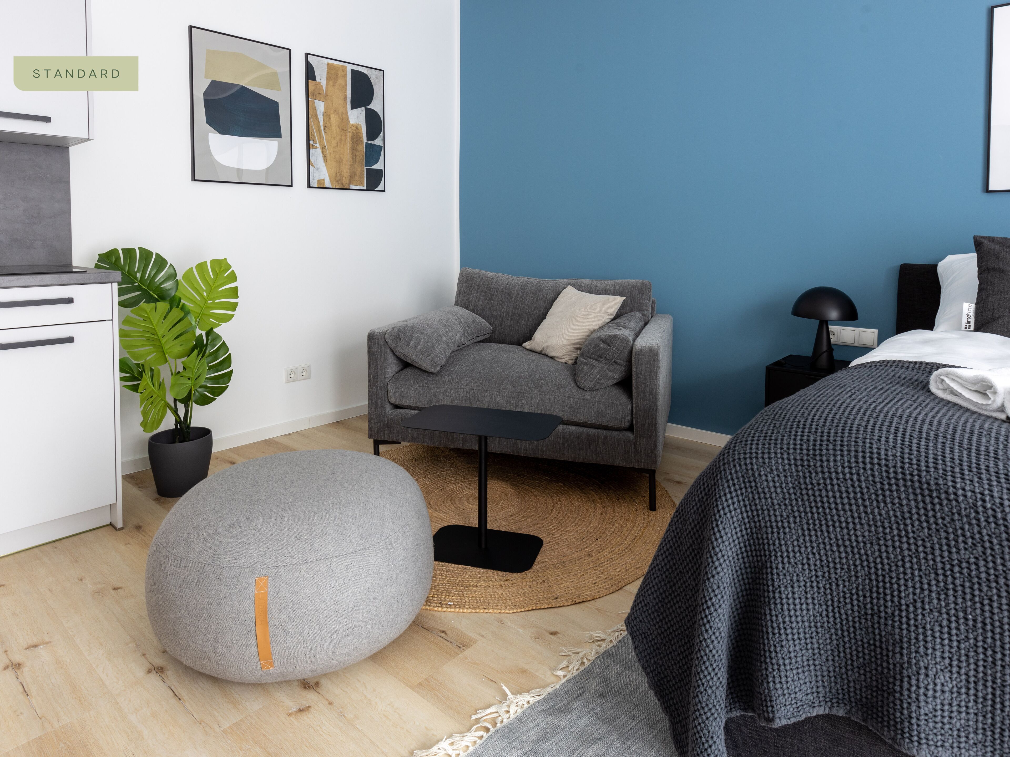 Standard Suite with Balcony | Kostenloses WLAN, Bettwäsche