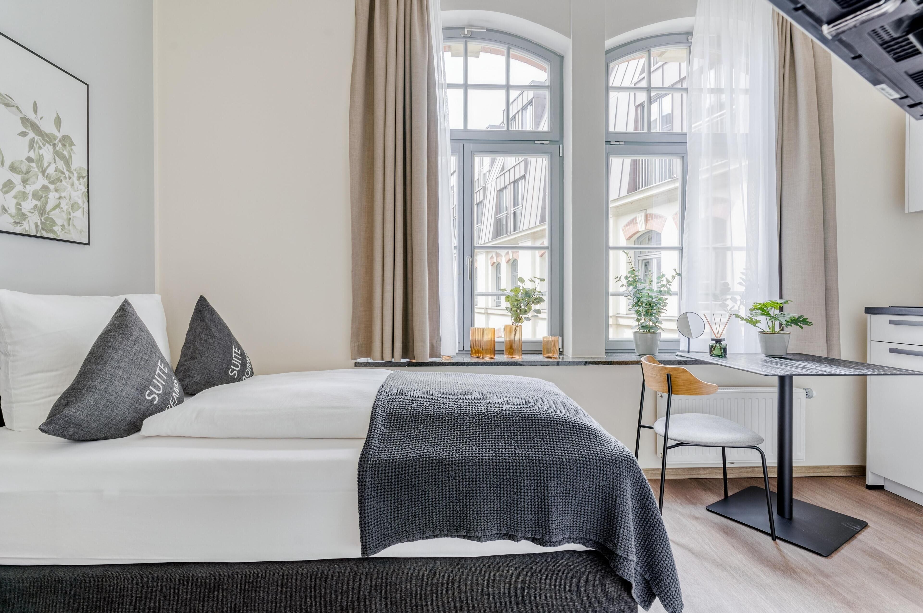 Single Suite | Free WiFi, bed sheets