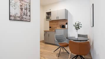 Suite with Sofa Bed | Cocina privada | Hervidor eléctrico