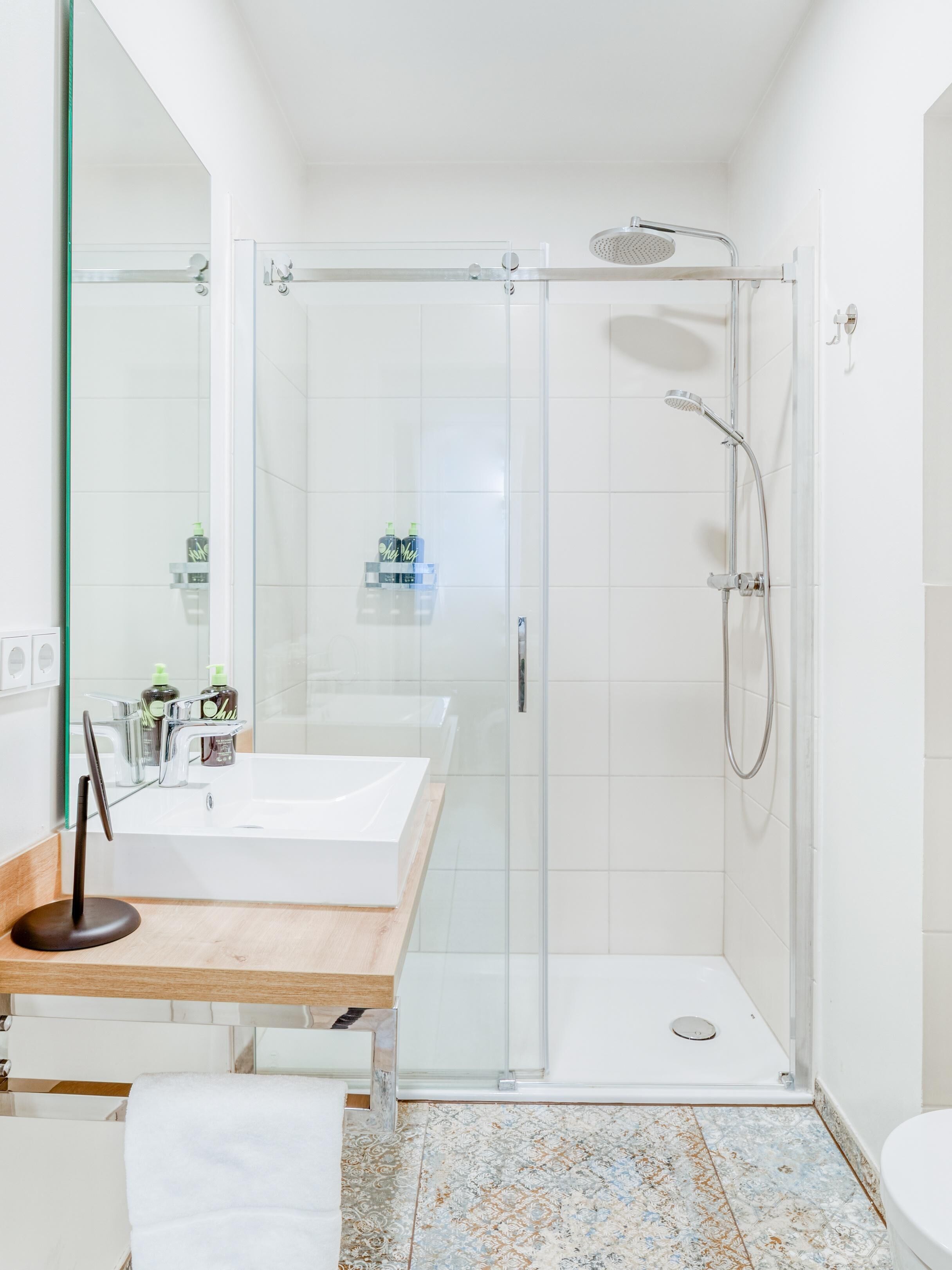 Suite | Badezimmer | Dusche, Handtücher