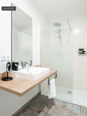 Suite with Sofa Bed | Bathroom - Limehome Bamberg Keßlerstraße (Bamberg)