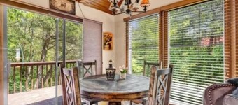 Cozy peaceful cabin with games, massage chair and fire pit! Bring your kayaks!! 